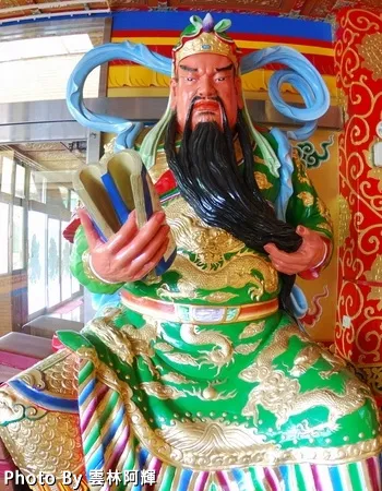 travel-pic-02_s1 全國最大的藏傳佛教寺院-白馬山菩提講堂相關圖片